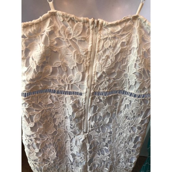 ALMOST NEW ABSOLUTELY GORGEOUS FLORAL WHITE DRESS - Picture 3 of 4